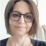 Traduttrice impartisce lezioni di inglese ad alunni di scuole medie e superiori